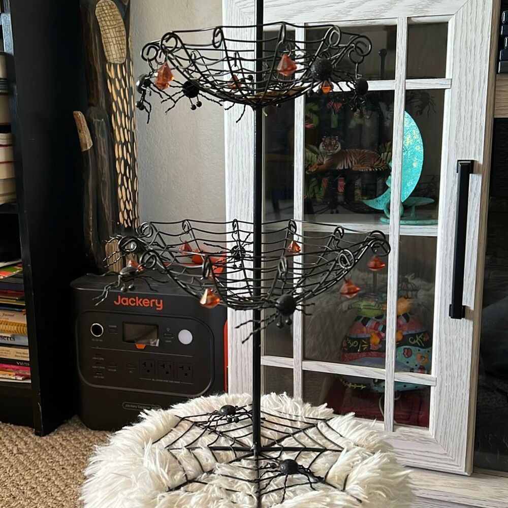 Halloween wire dangling spider rack